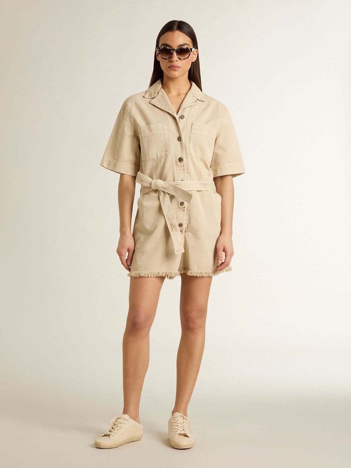 Women's romper in beige denim with belt and frayed hem - 3