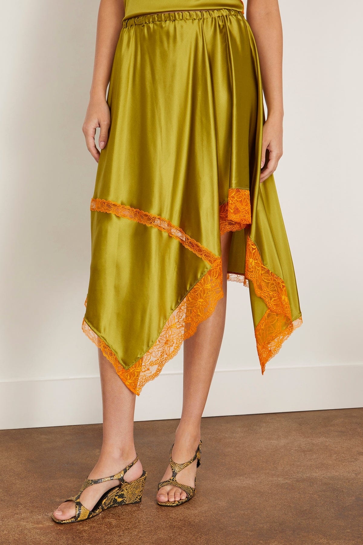 Shake Skirt in Olive - 3