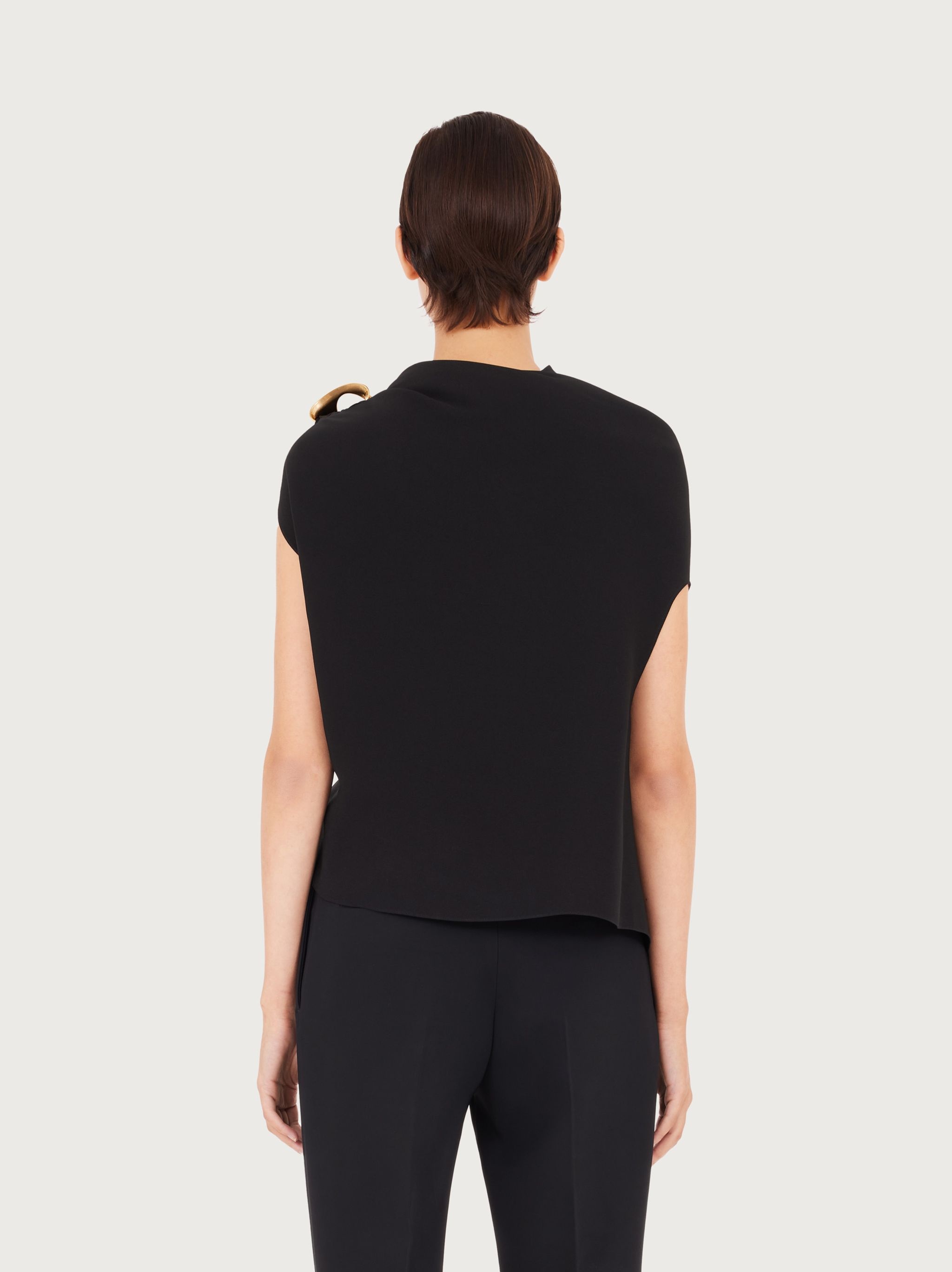Asymmetric top with shoulder broach - 3