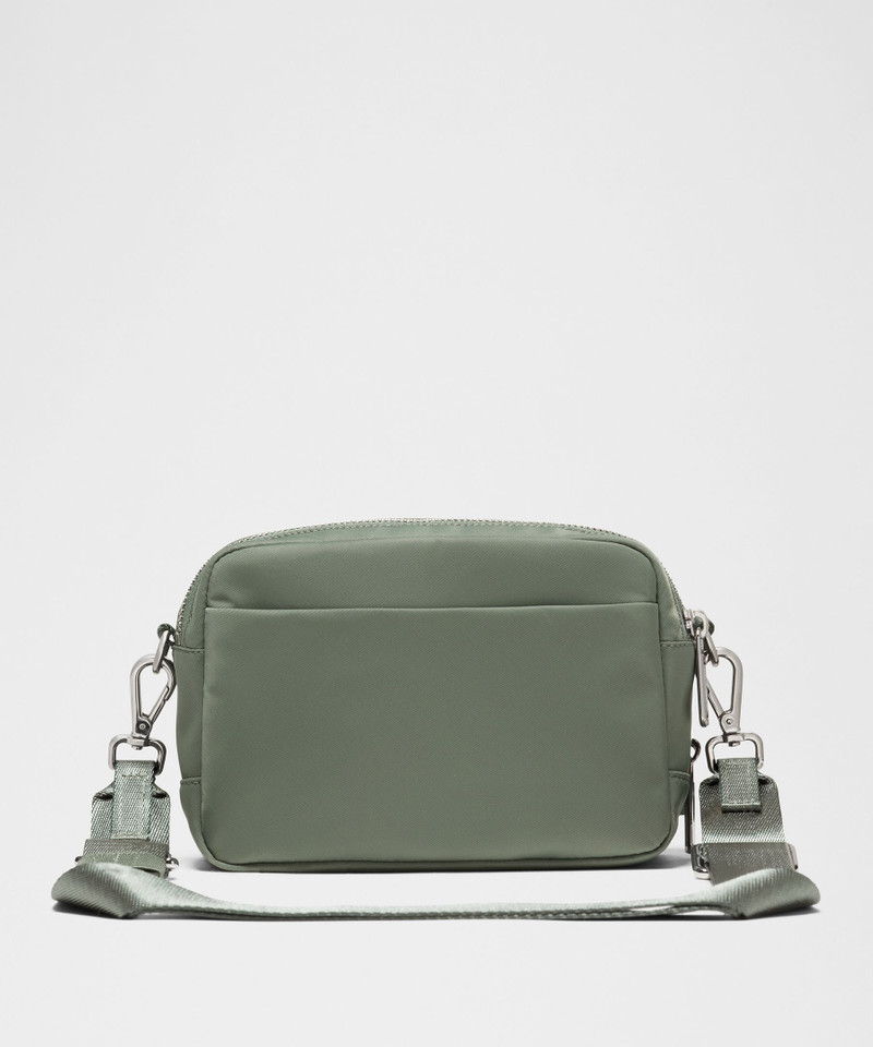 Everywhere Crossbody Bag 2L *Metal Hardware 3