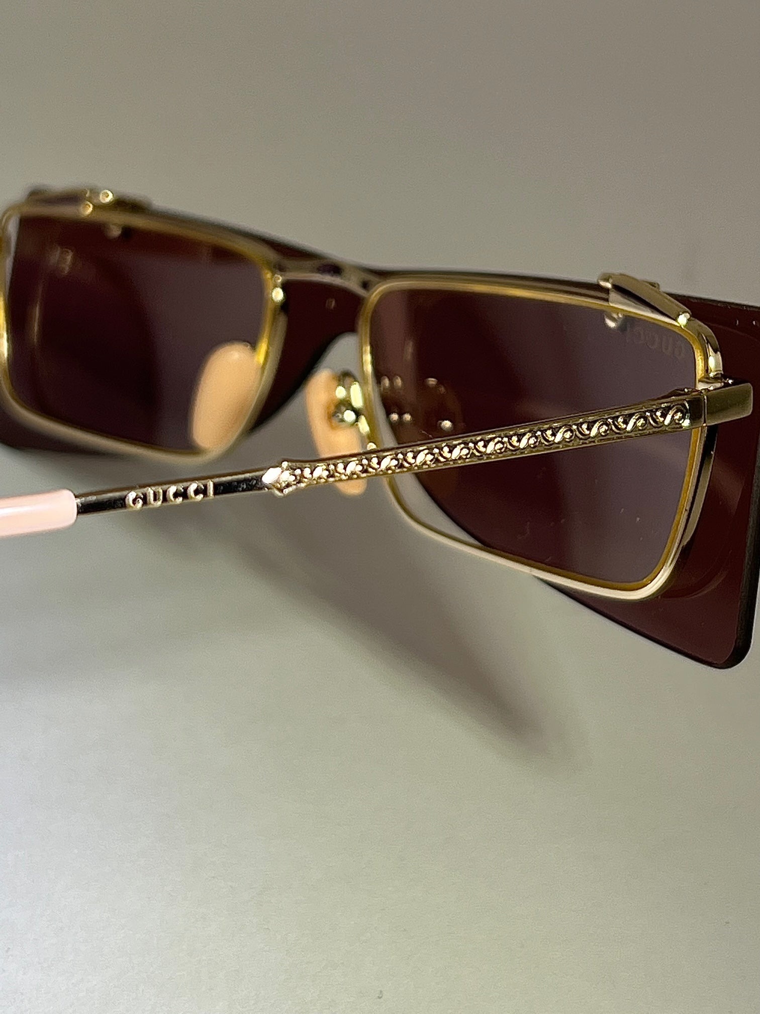 Debsluxurycloset - Gucci Flip-Up Sunglasses Rectangle Red Gold frames GG0363S 002 56 preowned - 9