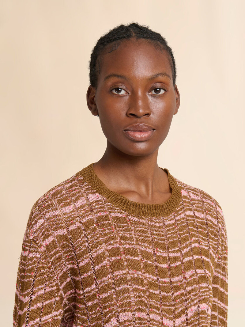 BROWN RIBBED LINEN SWEATER WITH WAVY PATTERN 4