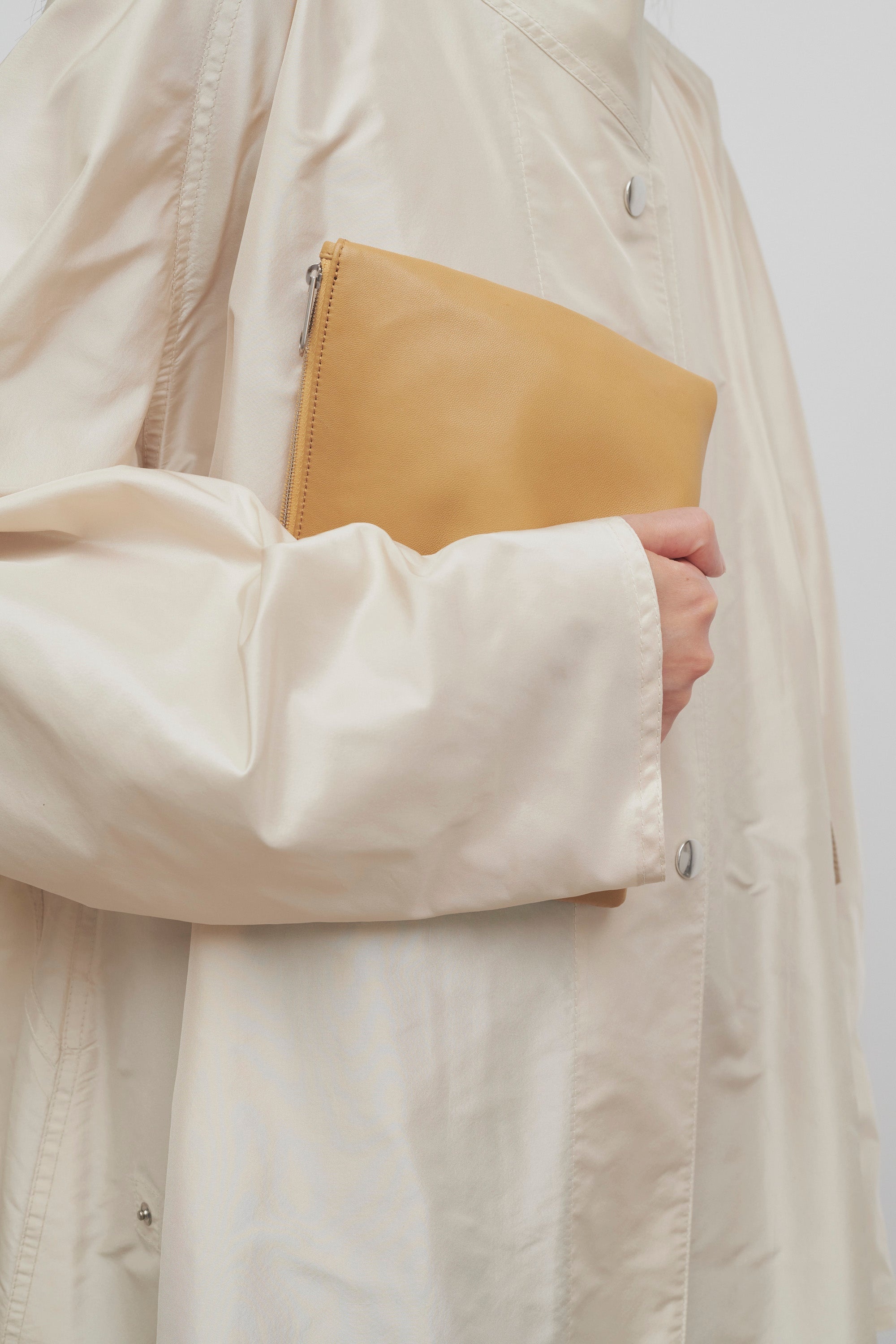 Allegra Clutch in Leather - 4