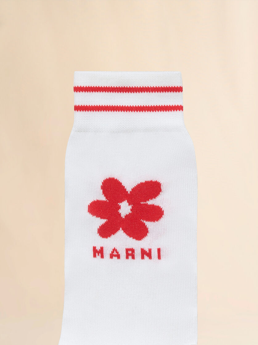 WHITE COTTON SOCKS WITH RED JACQUARD FLOWER DETAIL - 3