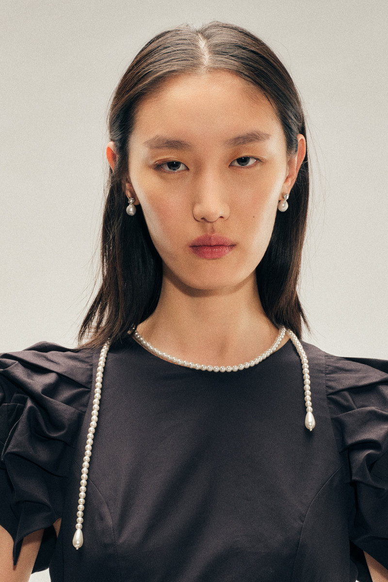 Simone Rocha Pearl Heart Crystal Stud Earrings outlook