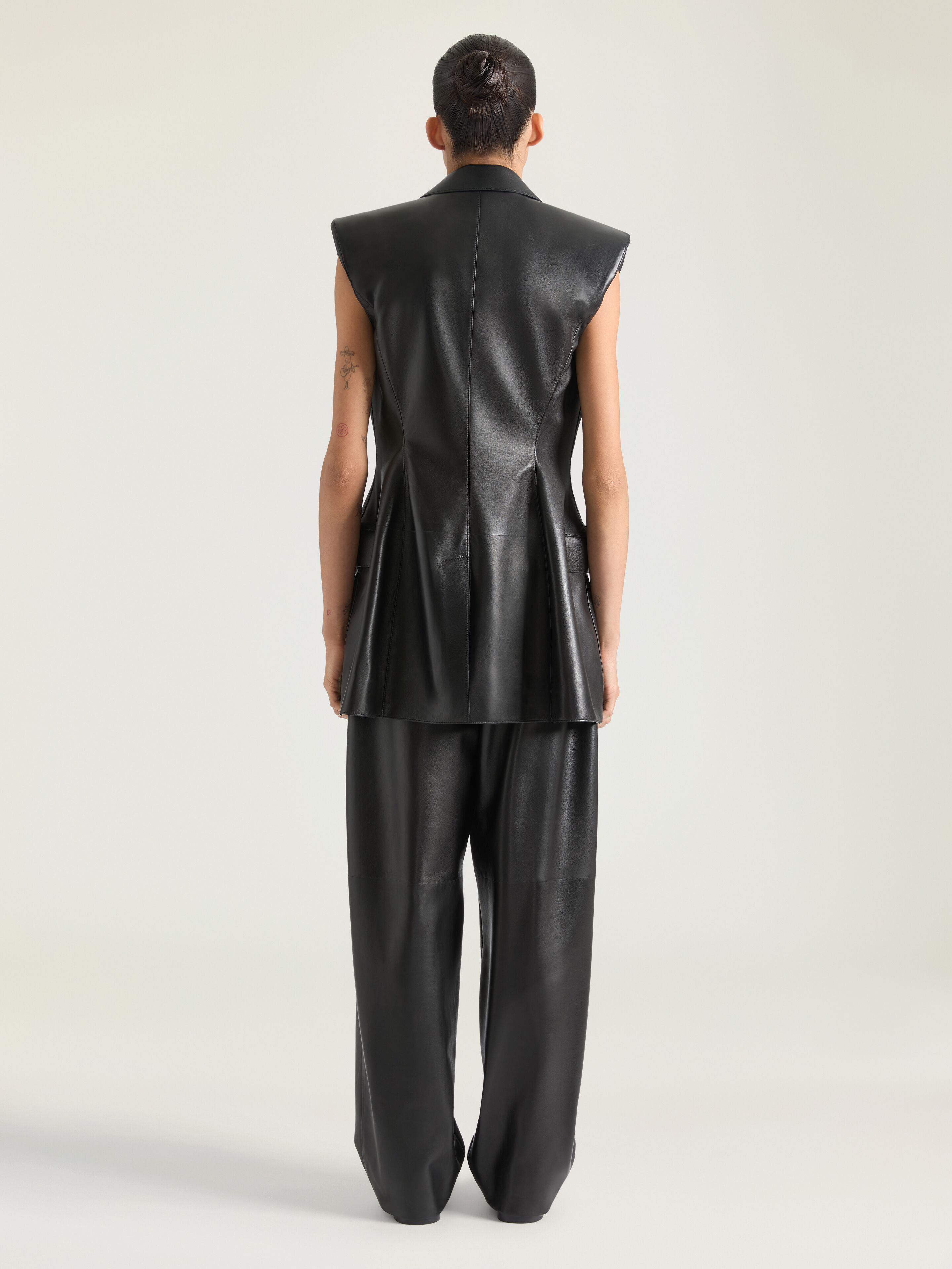 DOUBLE-BREASTED SLEEVELESS JACKET IN LEATHER - 3