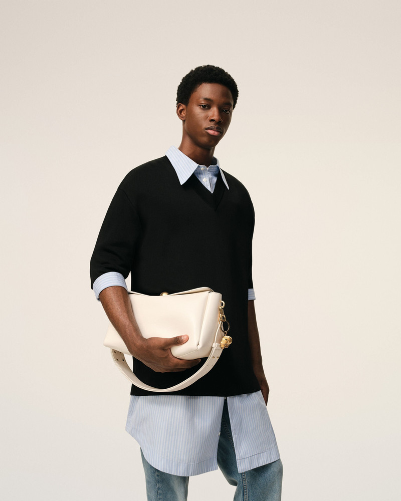 AMI Paris WHITE COW LEATHER CARROUSEL MEDIUM BAG outlook