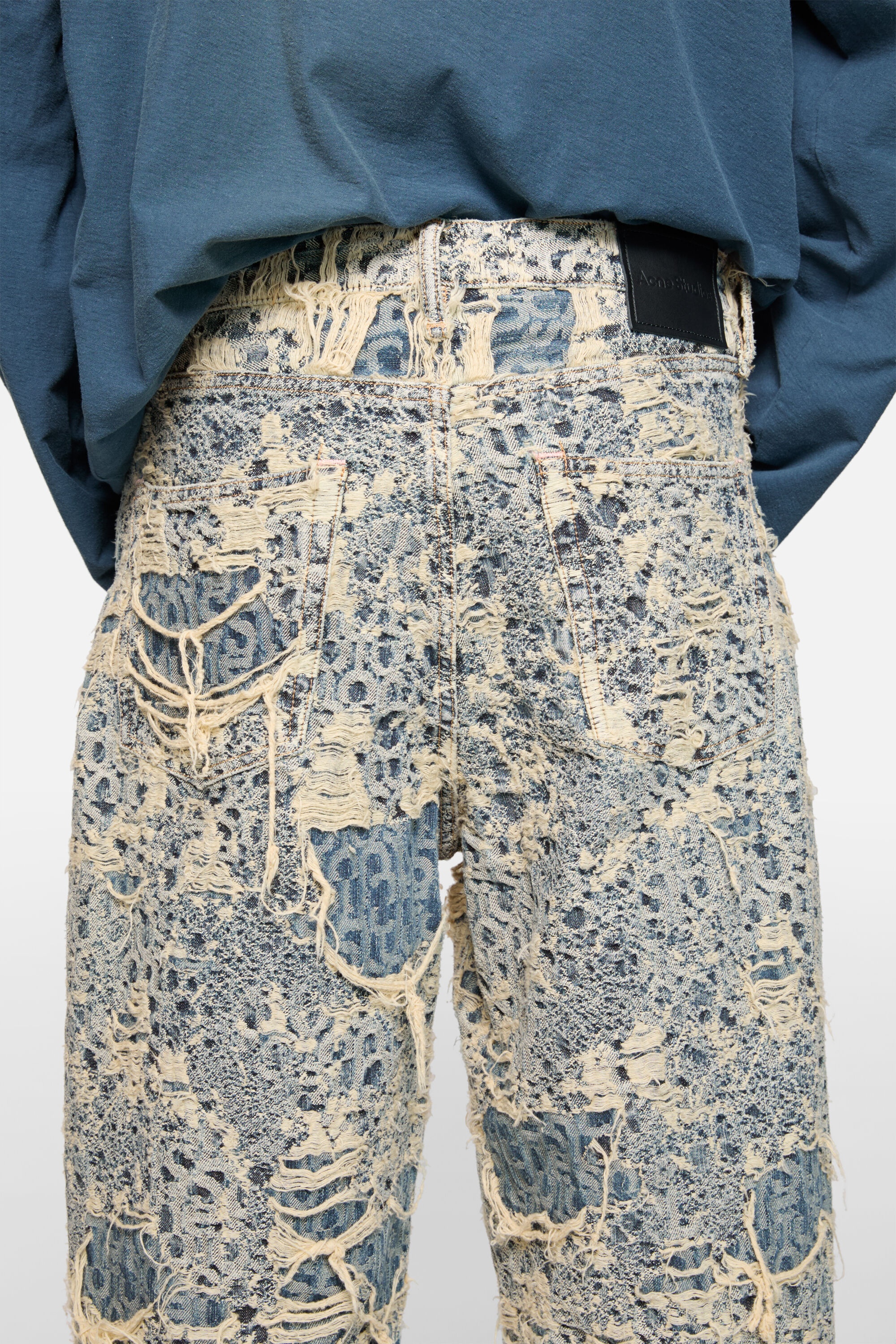 Baggy fit jeans - 1981 Distressed Monogram - Mid Blue - 7
