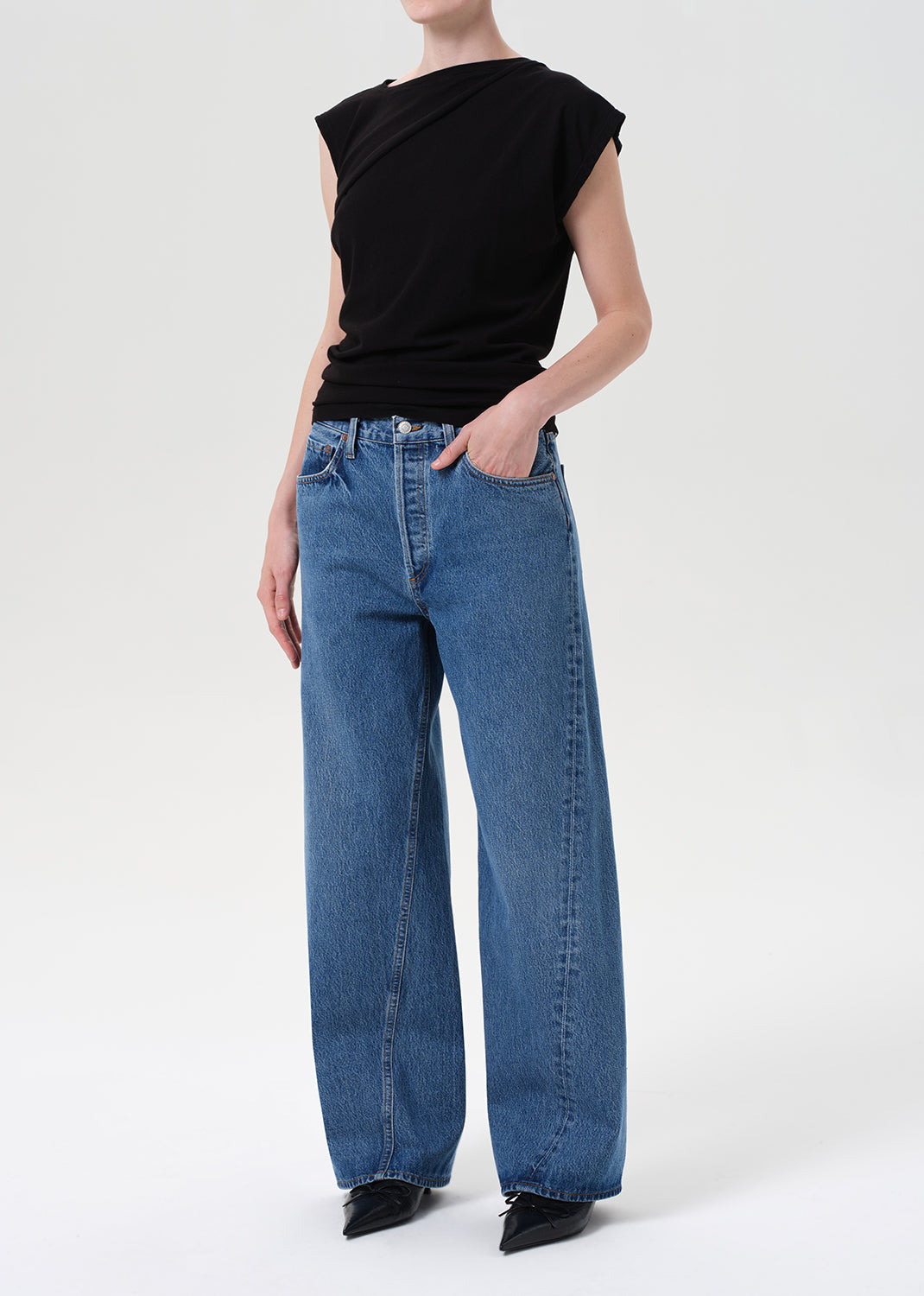 BETH TEE IN BLACK - 5