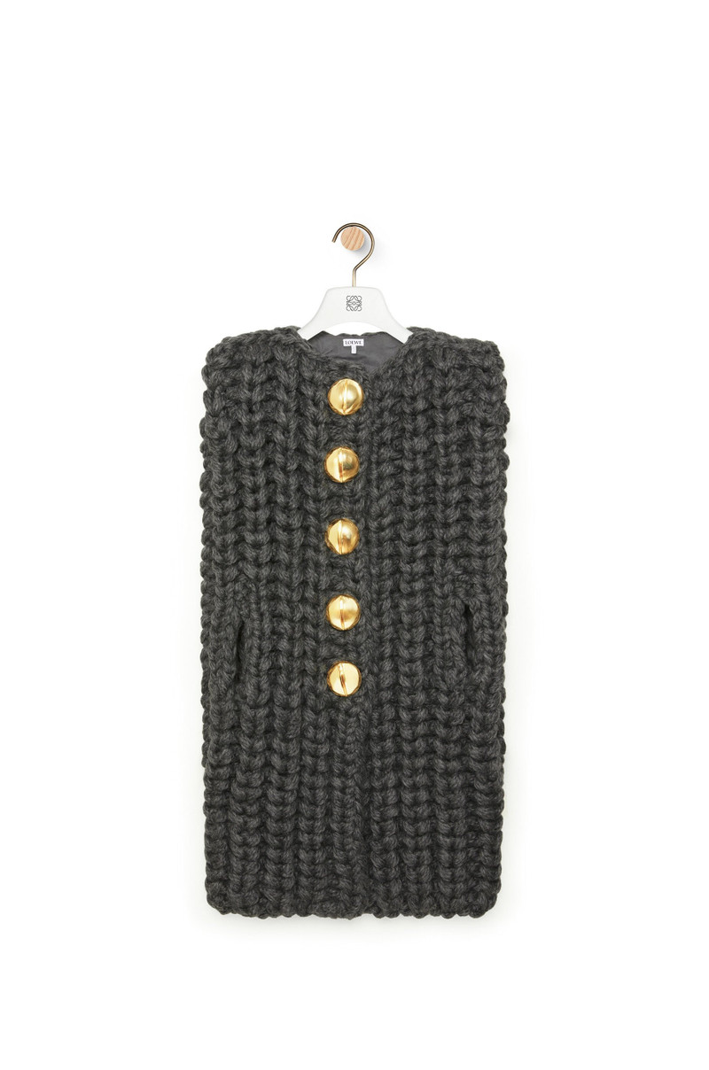 Sleeveless cape in wool 1