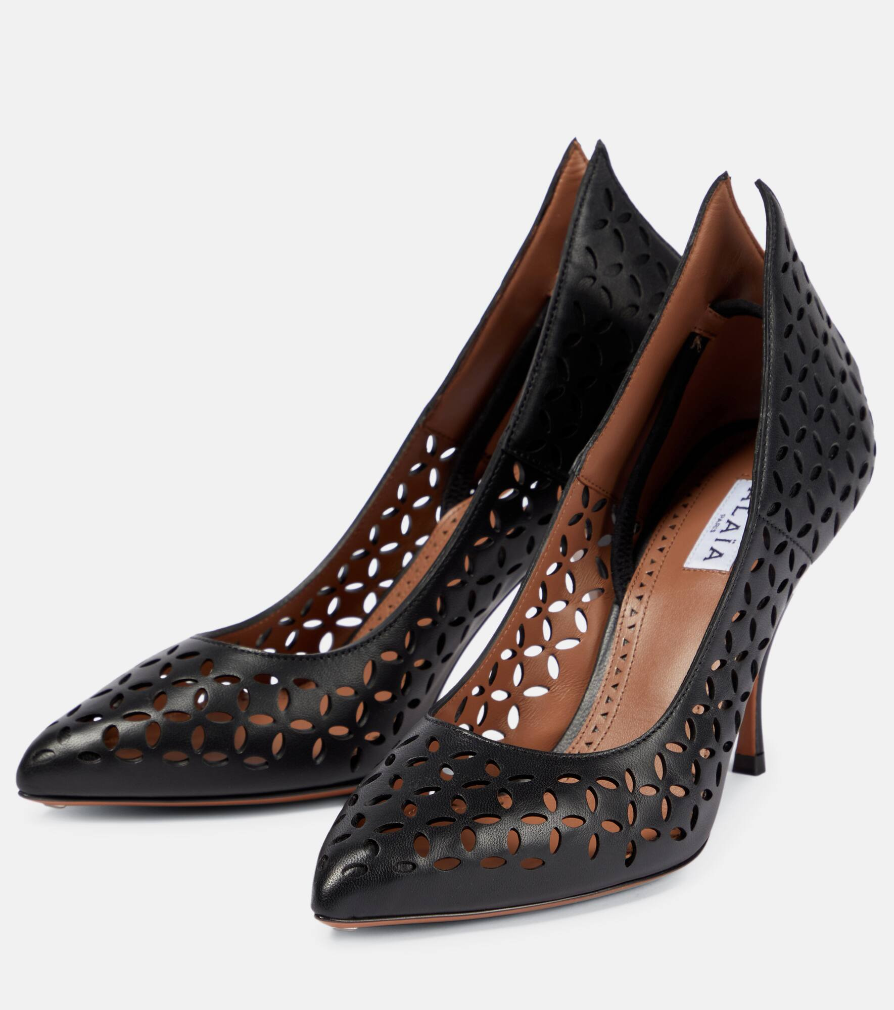 Laser-cut leather pumps - 5