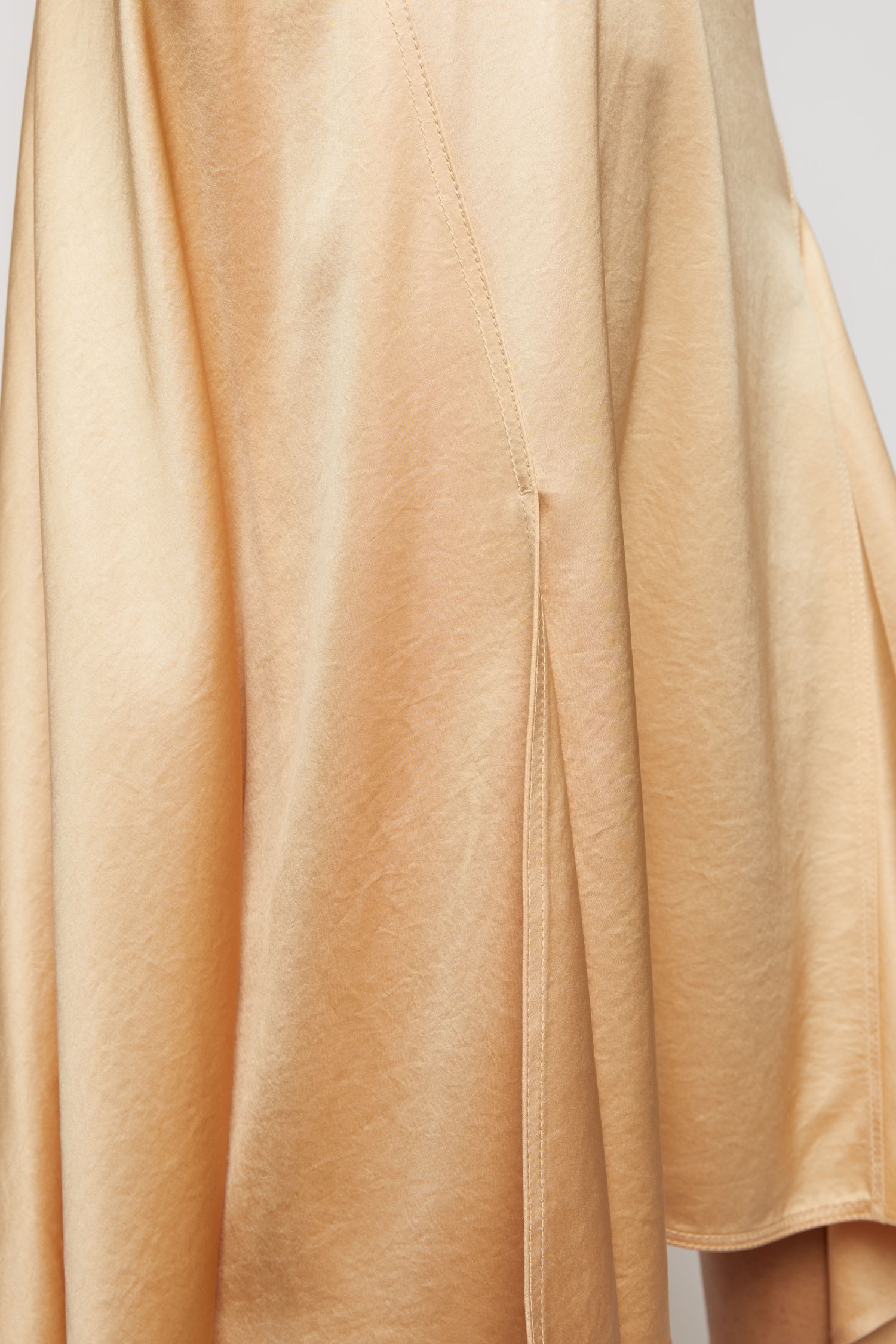 Bias-cut satin skirt pale orange - 6