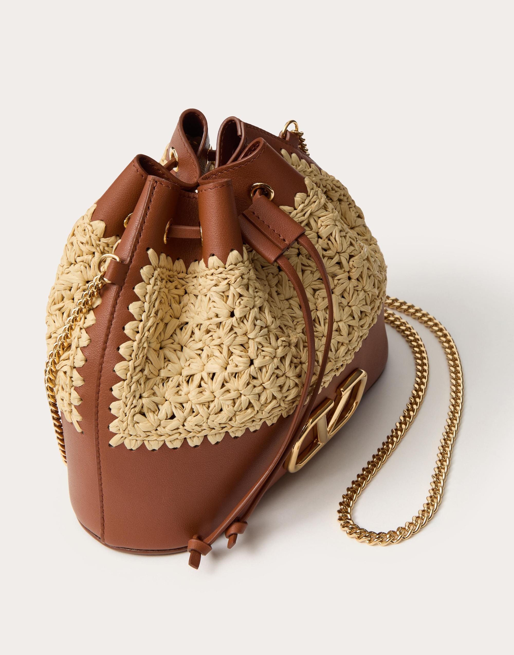 MINI RAFFIA BUCKET BAG WITH VLOGO SIGNATURE CHAIN - 6
