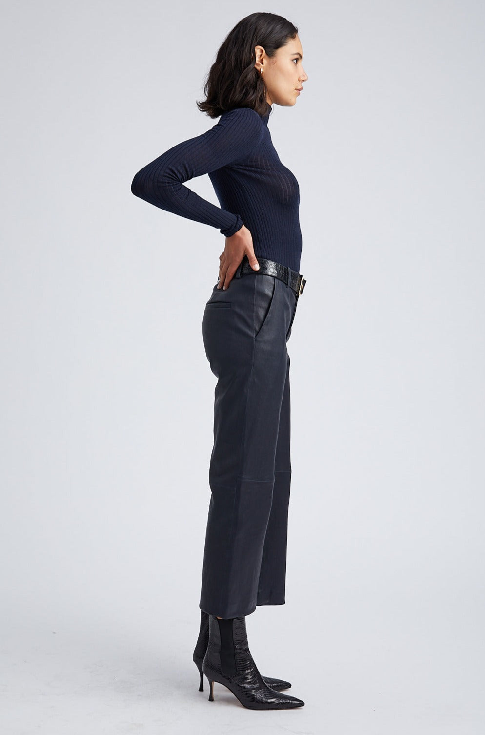 NAVY LEATHER CROPPED TROUSERS - 3