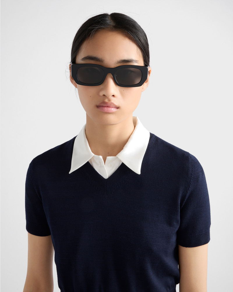 Sunglasses with the Prada logo 7