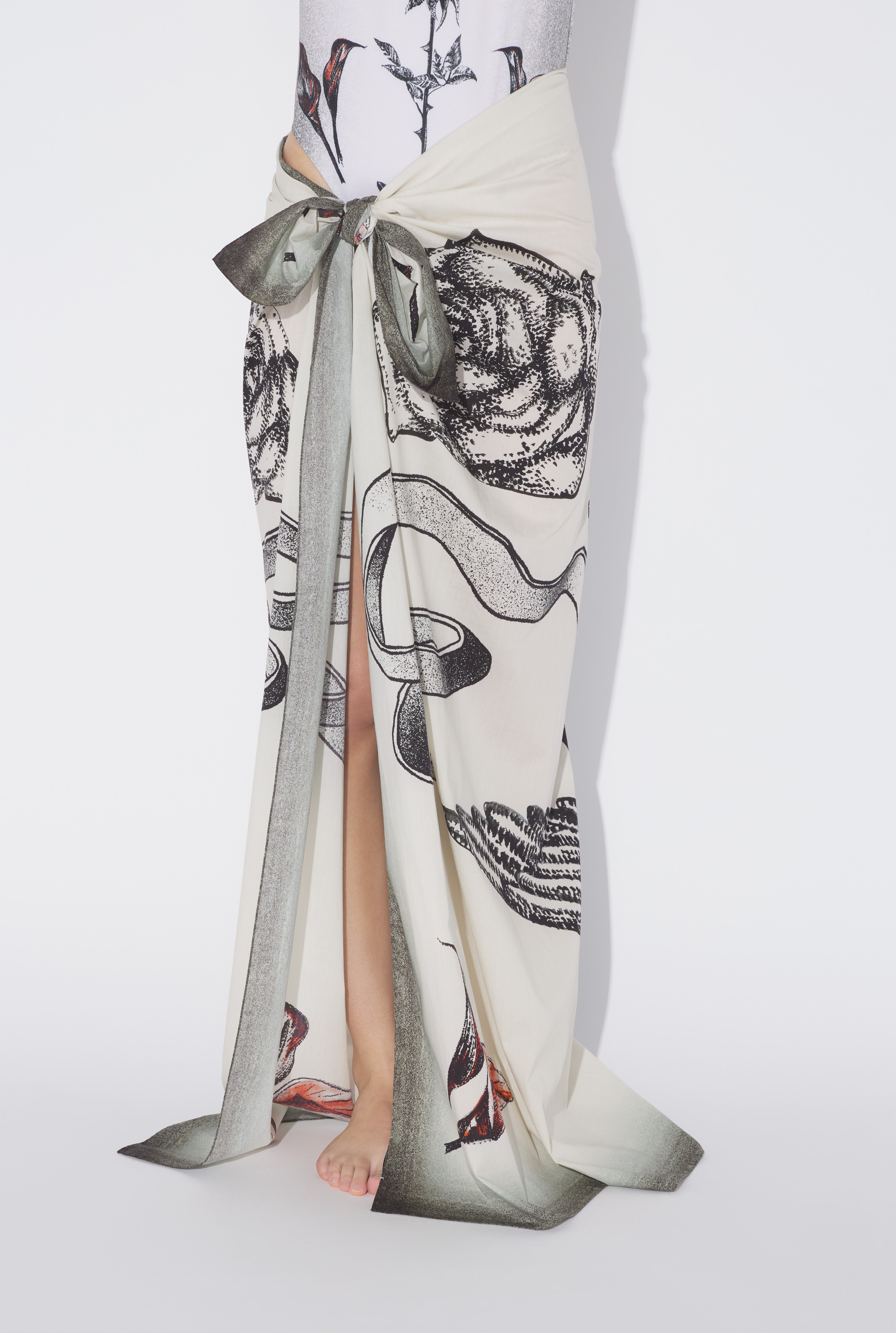 THE “TATTOO BIRD” SARONG - 3