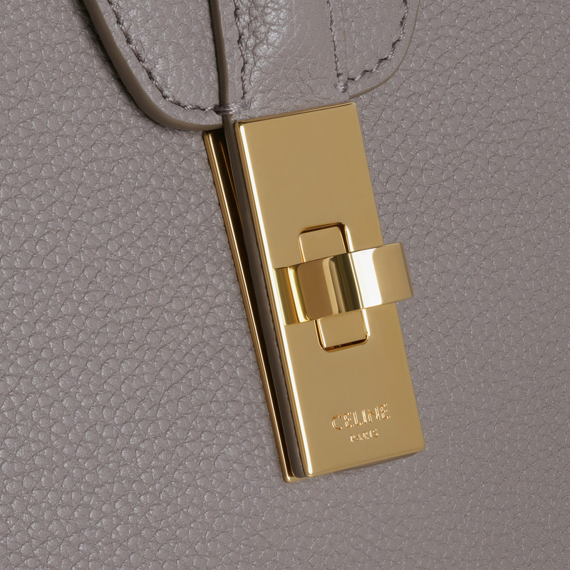 LARGE SOFT 16 BAG  IN  SUPPLE GRAINED CALFSKIN 4