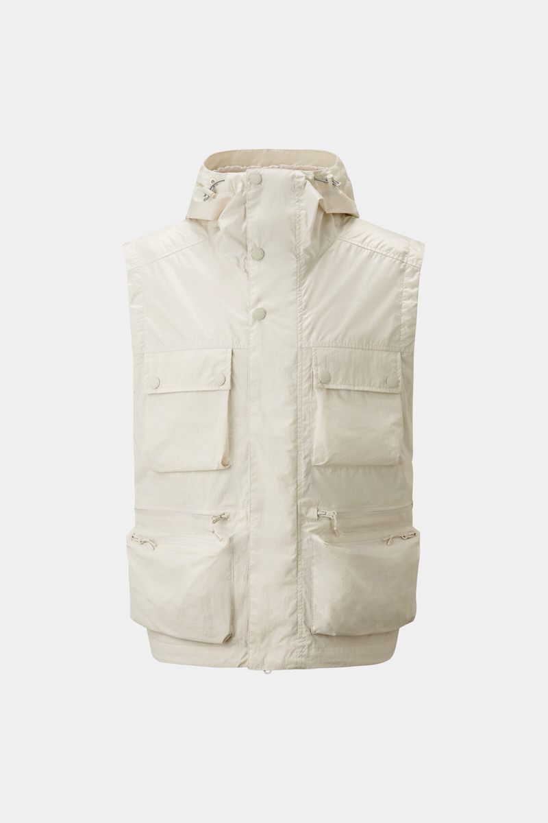 Marek vest in Sand 1