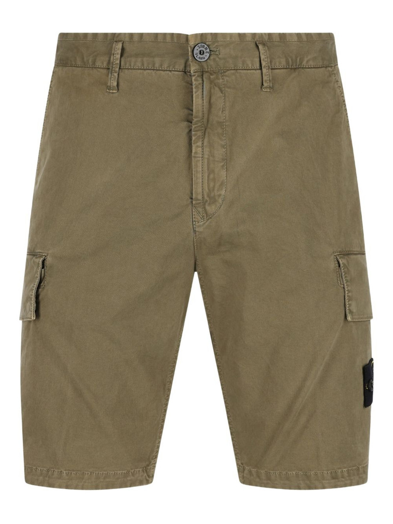 button-fastening cargo shorts 1