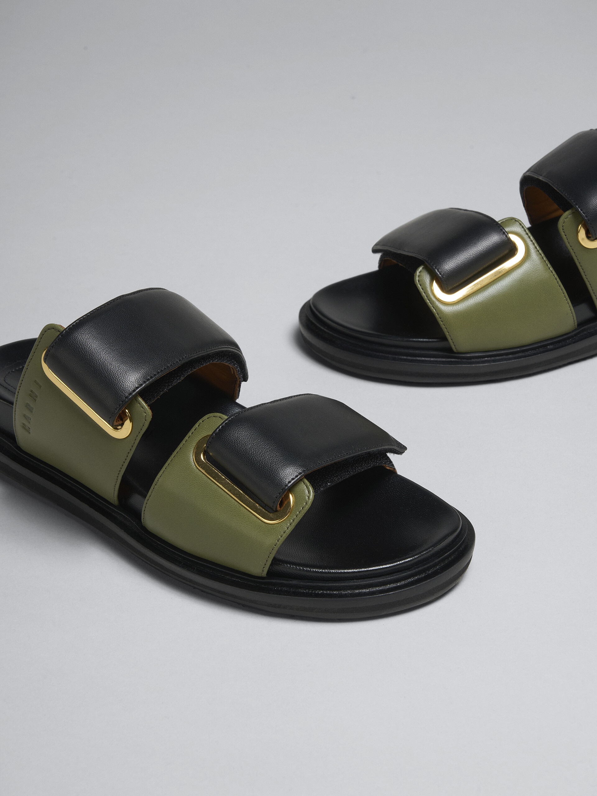 BLACK AND GREEN LEATHER FUSSBETT - 5