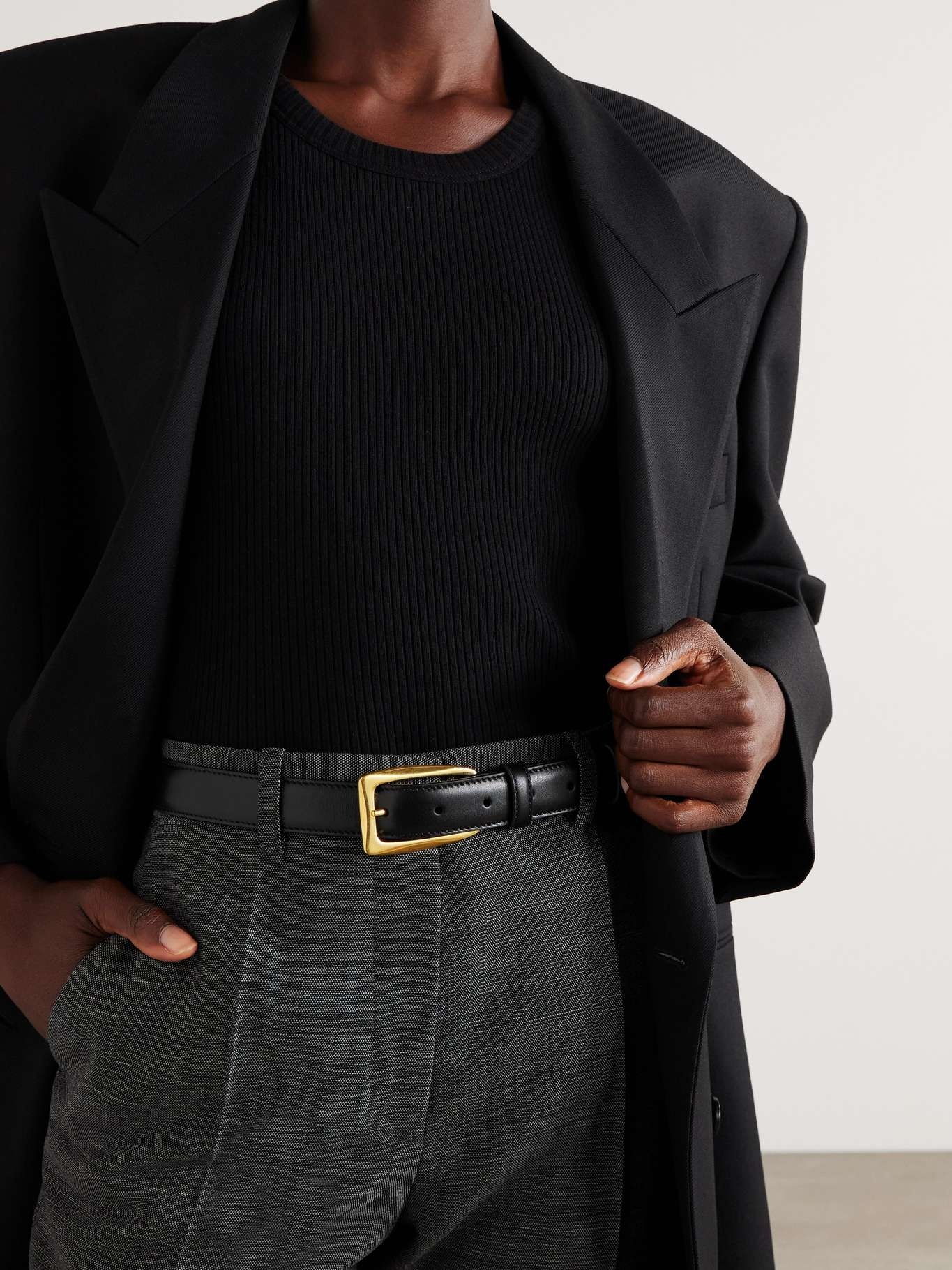 【関税込み】The Row ブラック Arrow レザーベルト The Row Arco leather belt Black | netaporter | REVERSIBLE