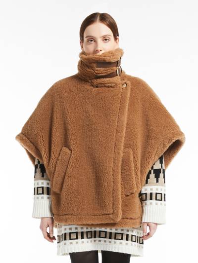 Max Mara AGI Camel cape outlook