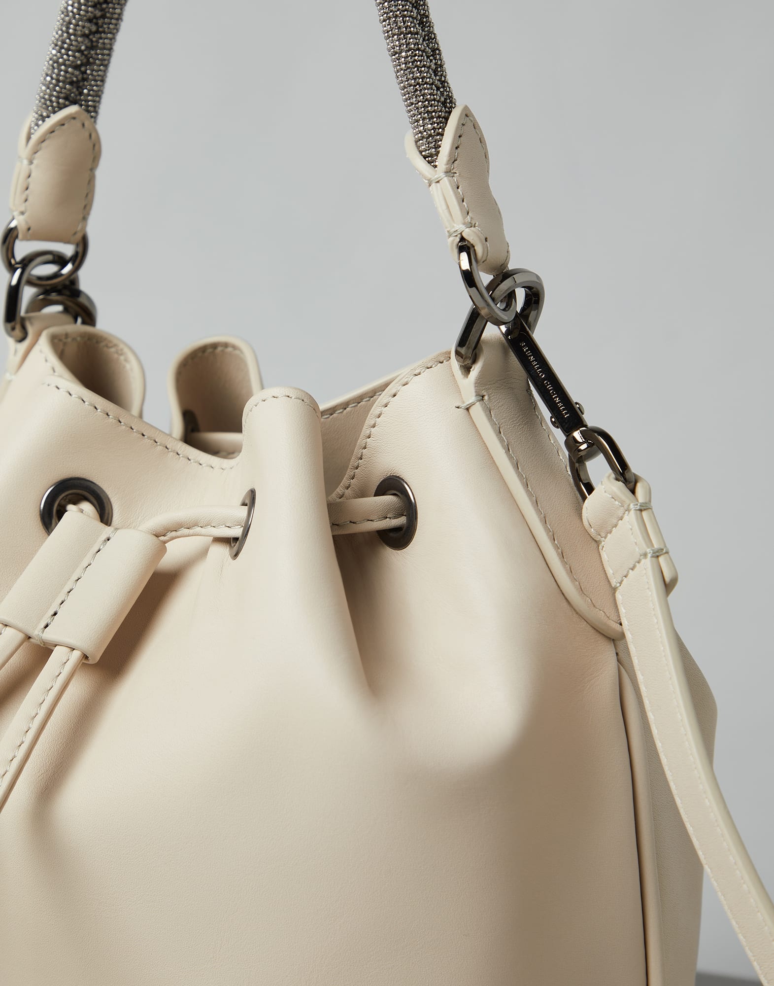 Calfskin bucket bag with precious braided handle - 3