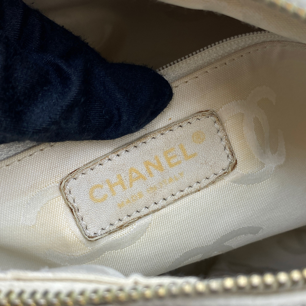 Chanel No.9 White Stitch CC Handbag - 15