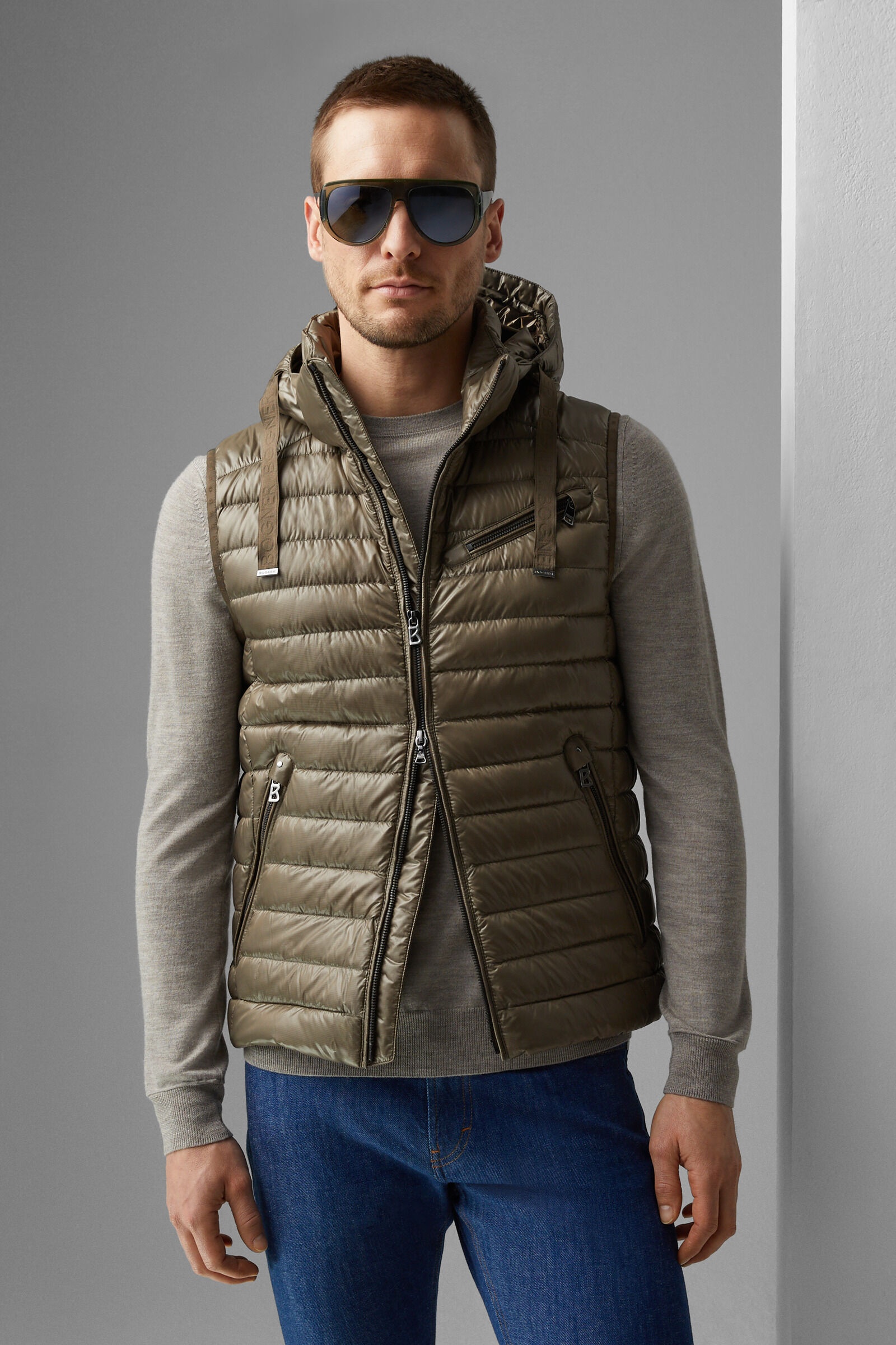 Lonne lightweight down vest in Khaki - 2