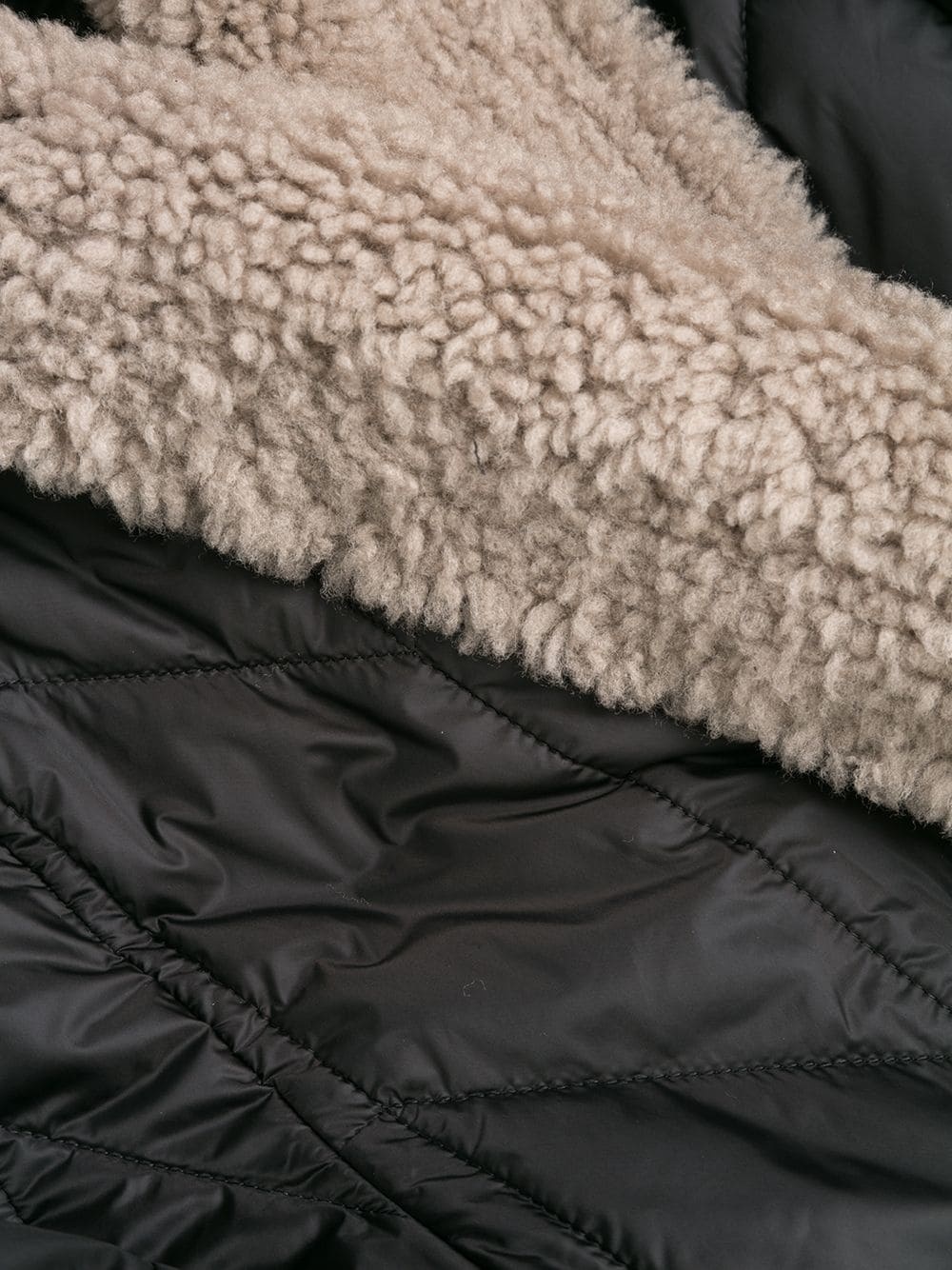 shearling-trimmed quilted coat - 7