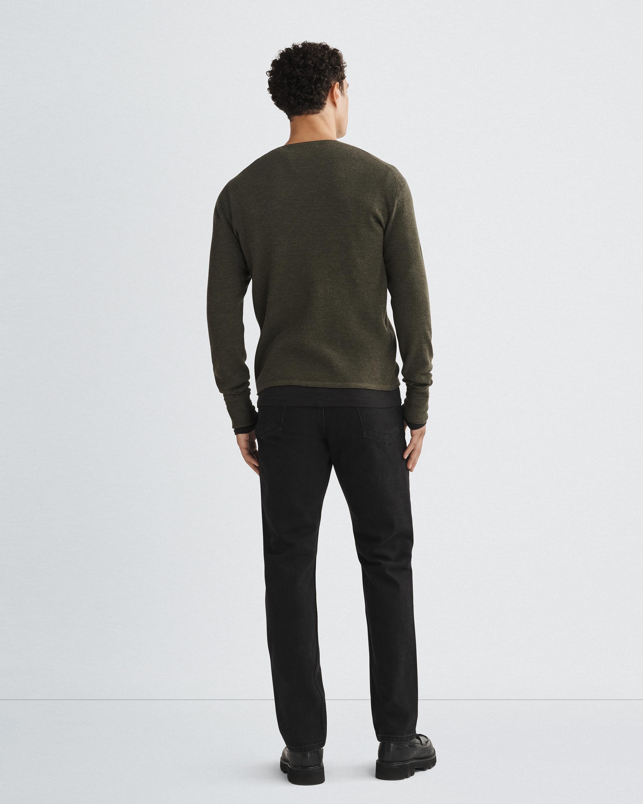 Martin Merino Crew
Classic Fit - 5