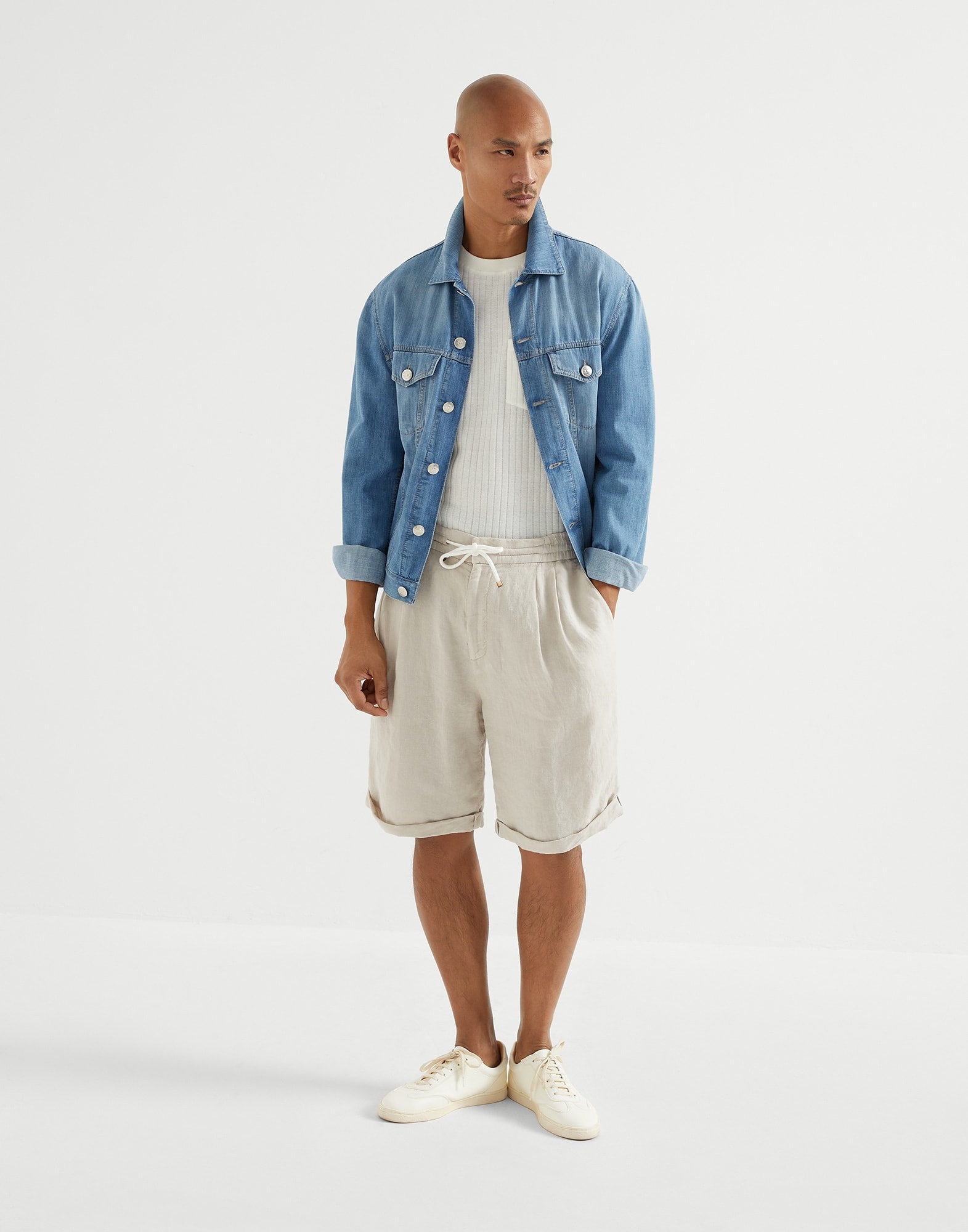 Garment-dyed Bermuda shorts in linen gabardine with drawstring and pleat - 4