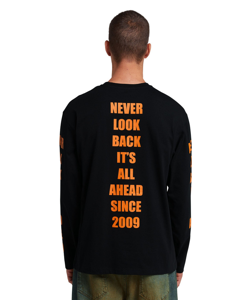 Long sleeve T-Shirt with "Never look back" graphic 3