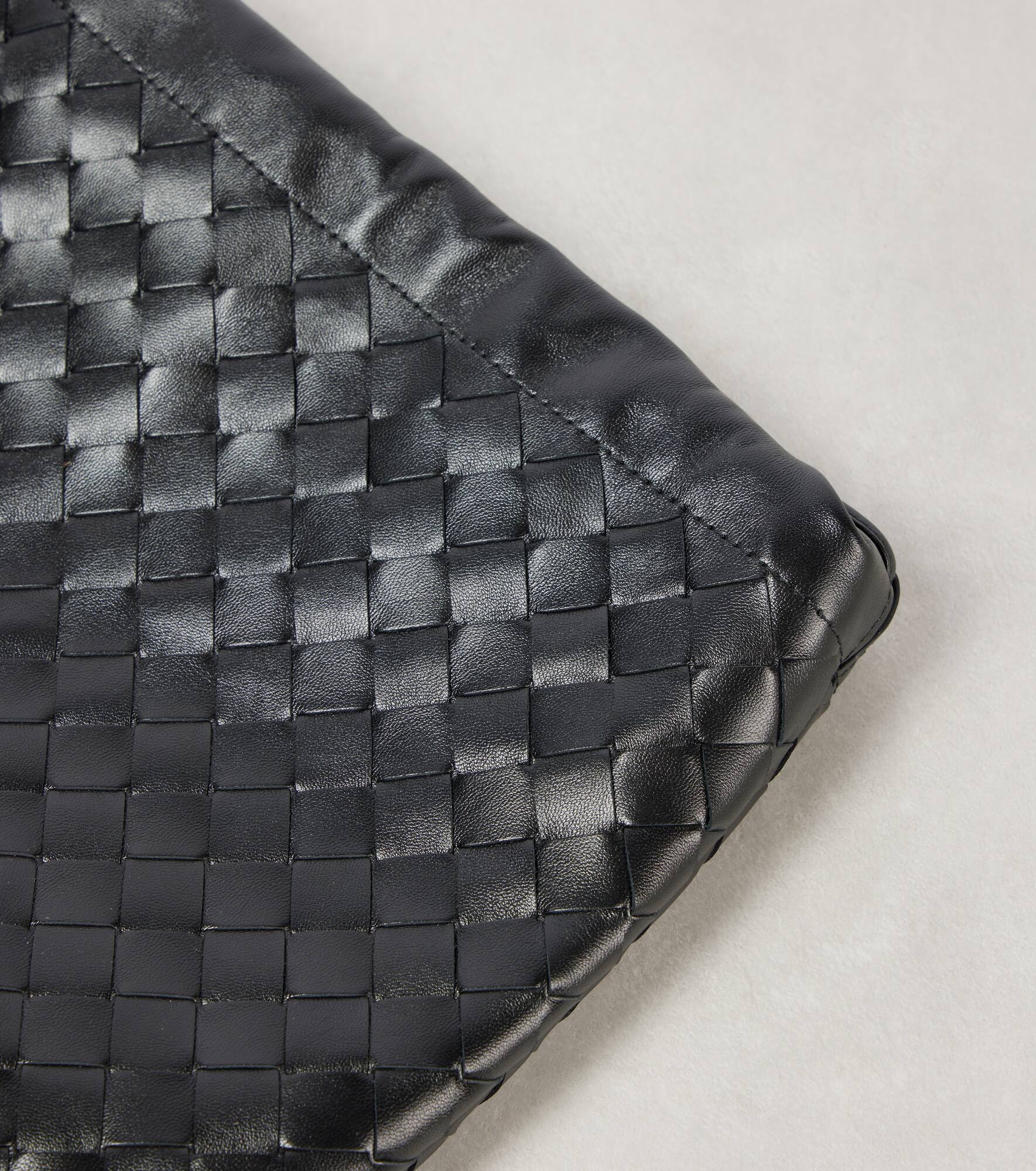 Dustbag Intrecciato leather clutch - 6