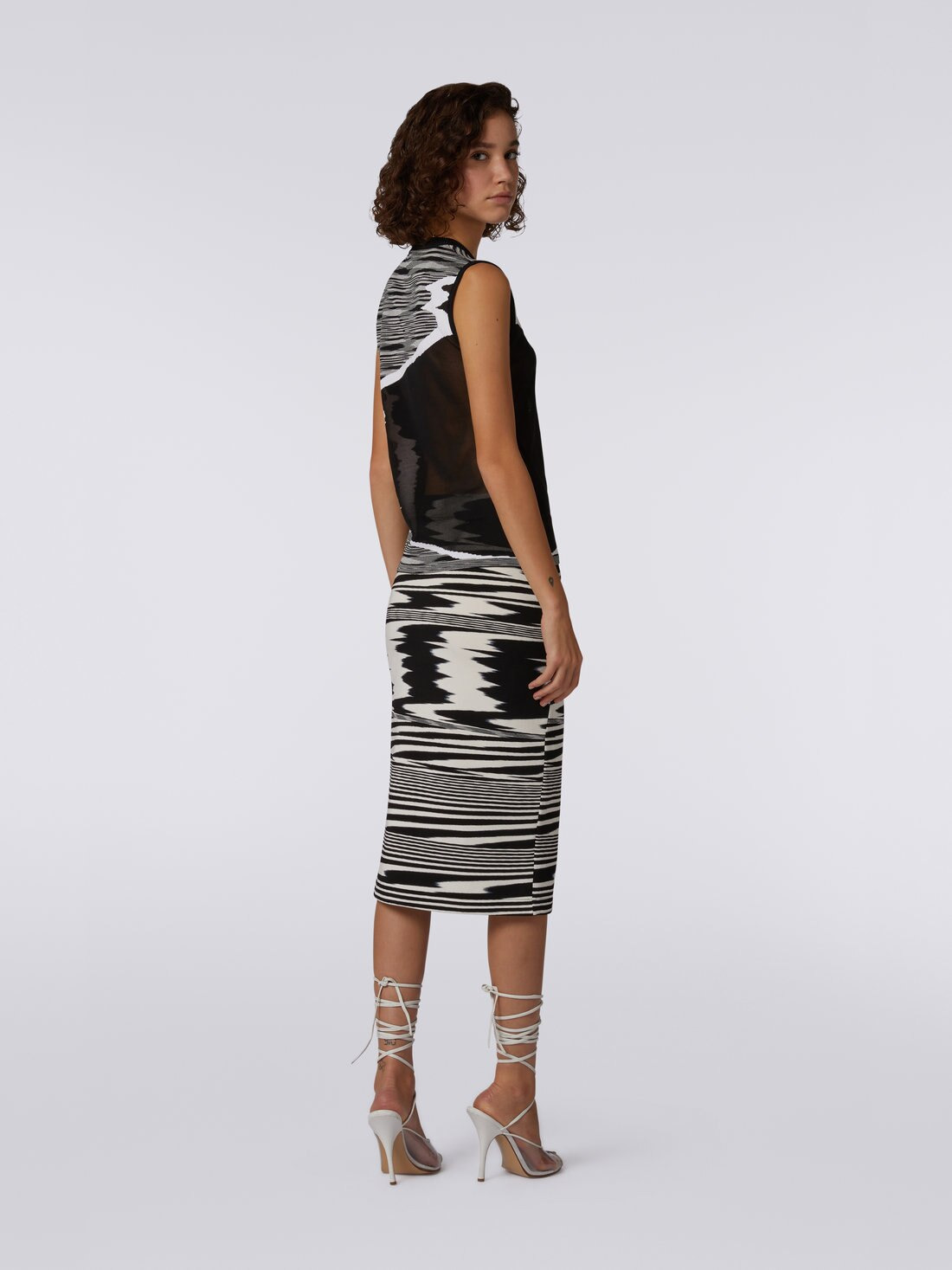Sleeveless top with see-through inlay - 4