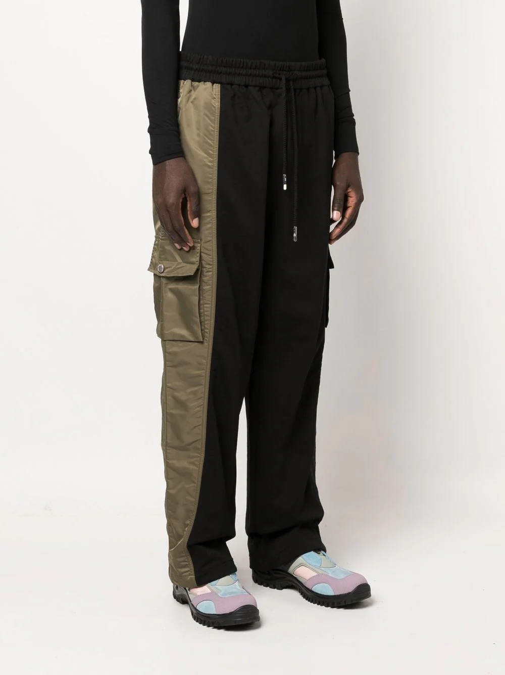 contrast straight-leg cargo trousers - 3