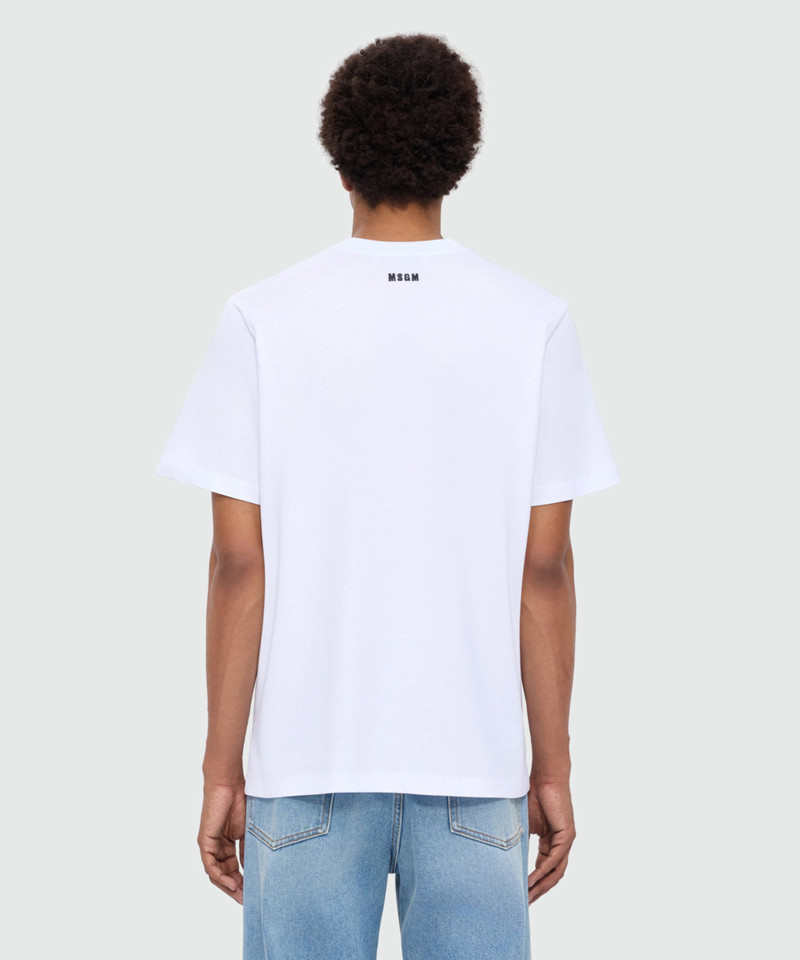 White long-sleeve cotton jersey T-shirt with patch on the chest. 3