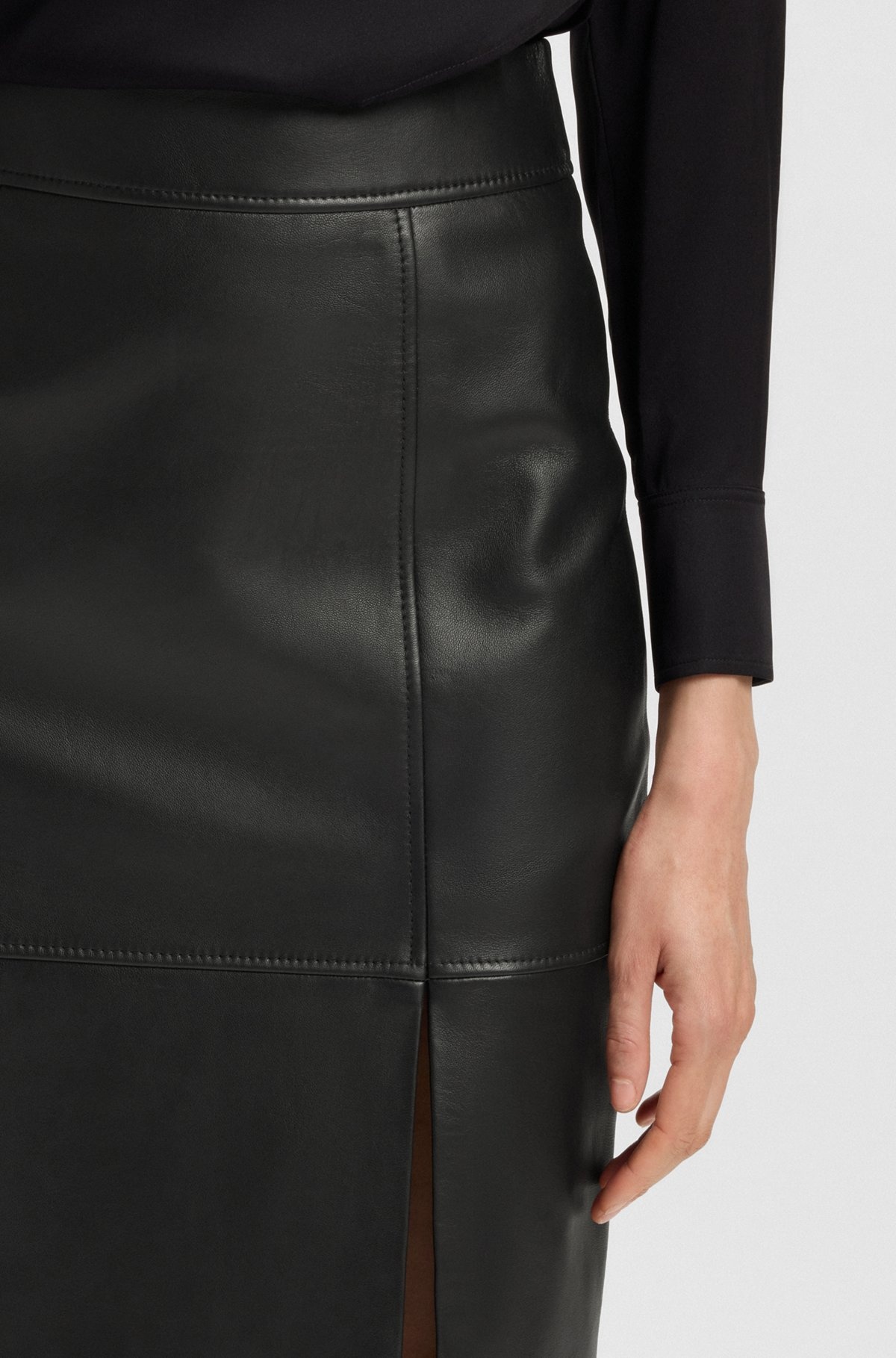 SLIM-FIT PENCIL SKIRT IN GRAINED LEATHER - 5