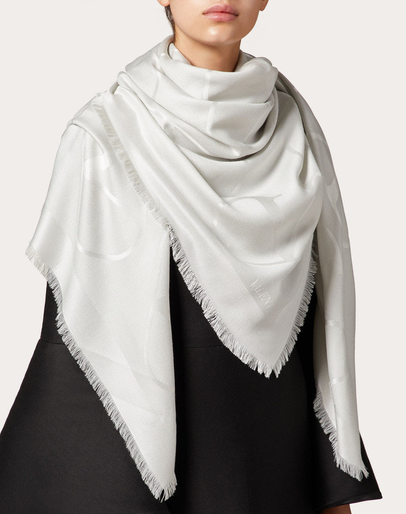 VLogo Signature shawl with lurex 140x140 cm / 55.1x55.1 in. 4