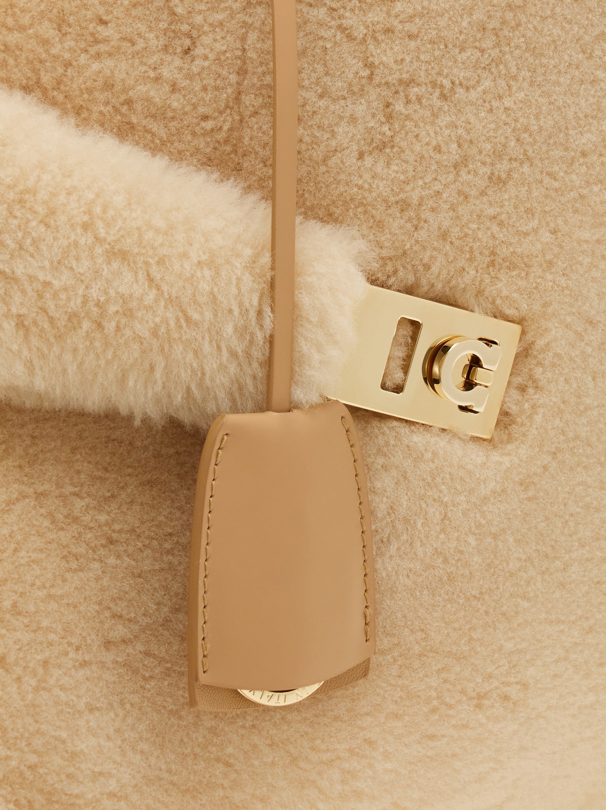 Hug handbag (M) - 8