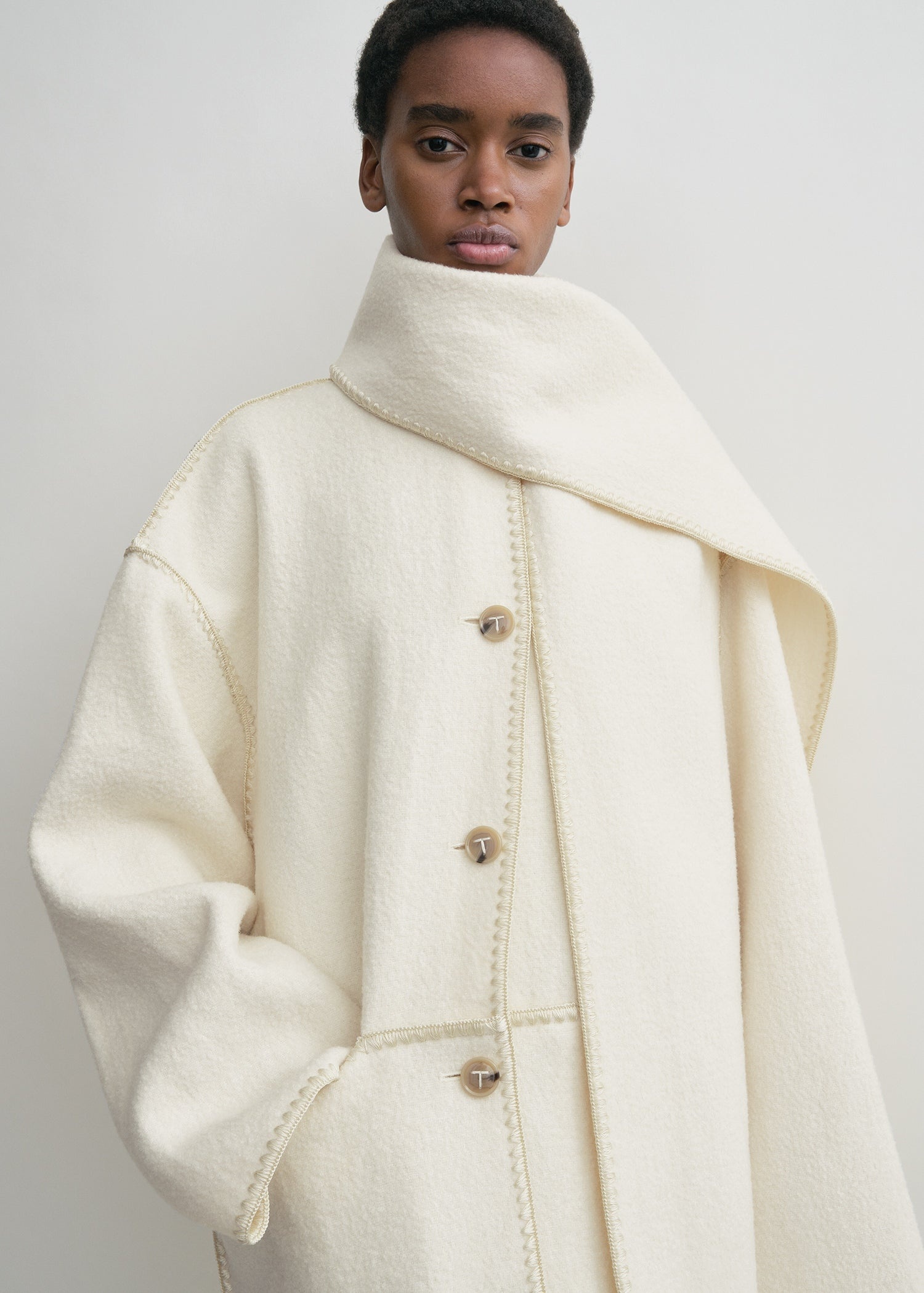 Embroidered scarf coat off white - 5