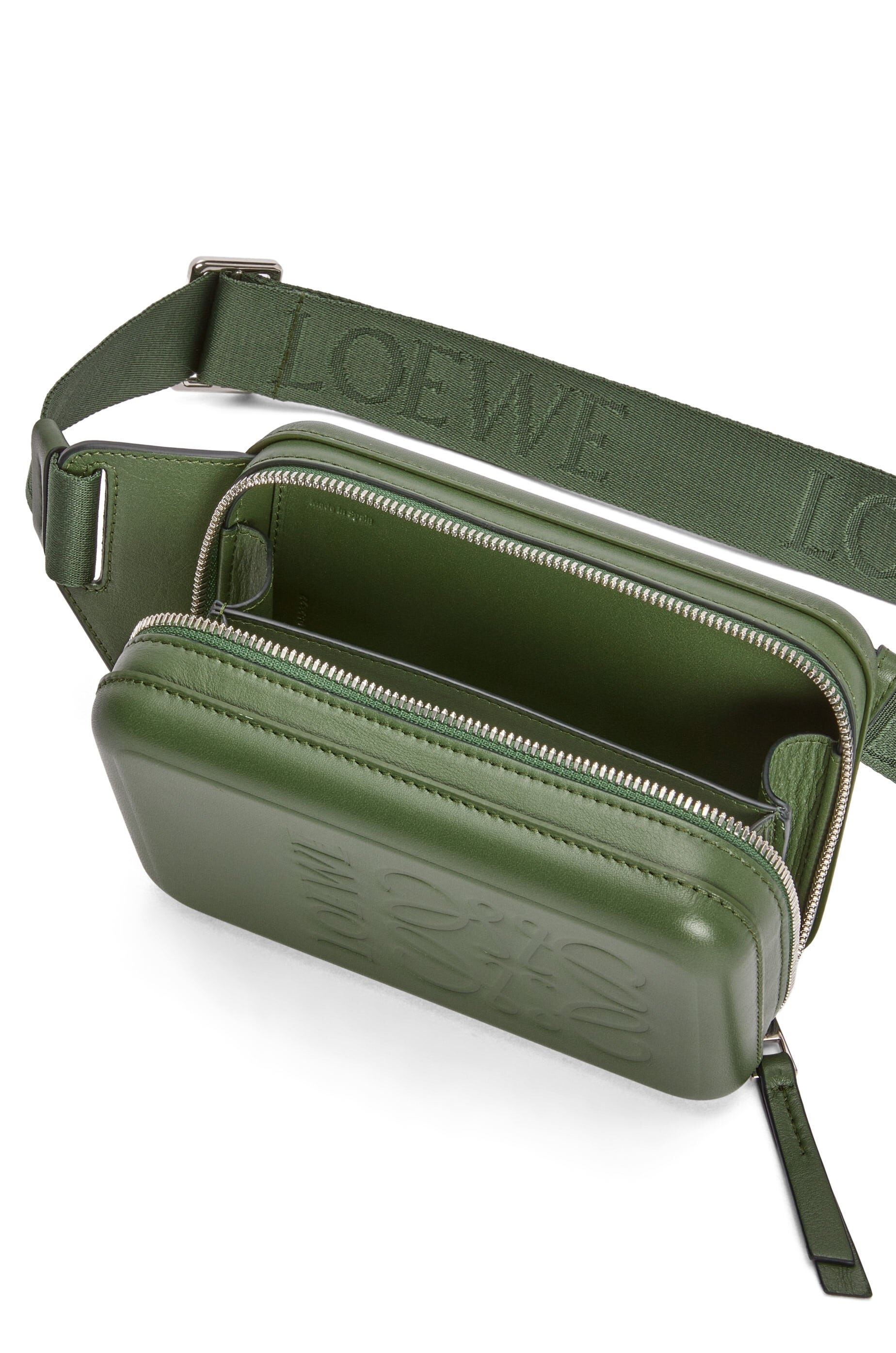 Loewe Molded Sling in smooth calfskin | REVERSIBLE