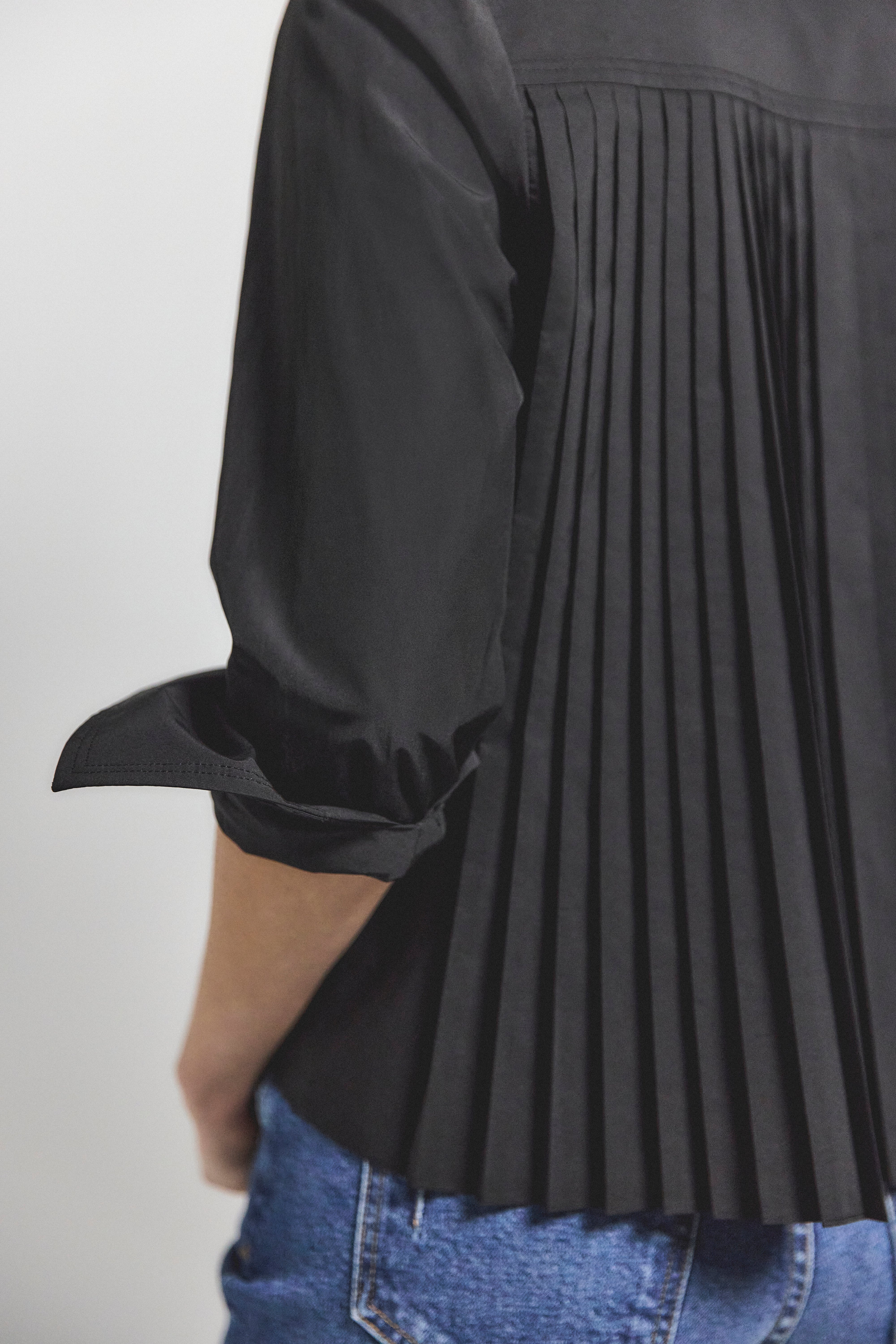 ARIA PLEATED BACK CROPPED SHIRT - 2