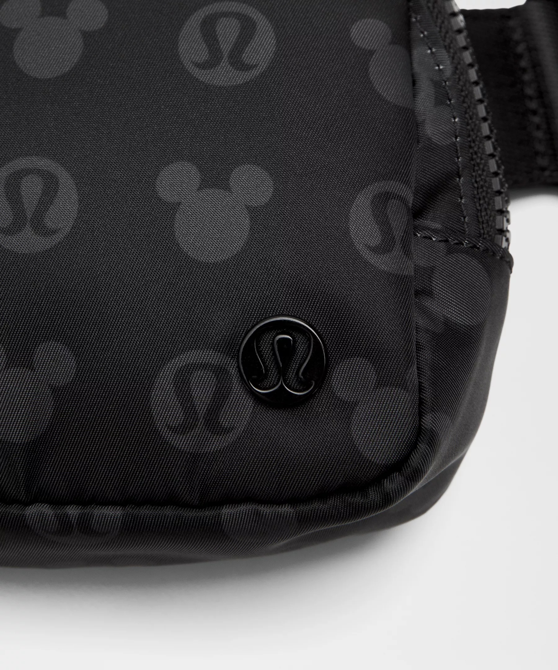 Disney x lululemon *Everywhere Belt Bag Long Strap 1L Mickey and Logo - 7