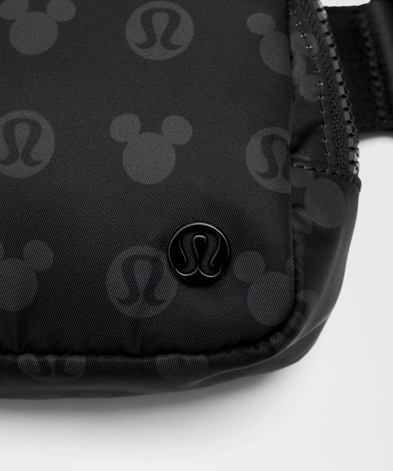 Disney x lululemon *Everywhere Belt Bag Long Strap 1L Mickey and Logo 7