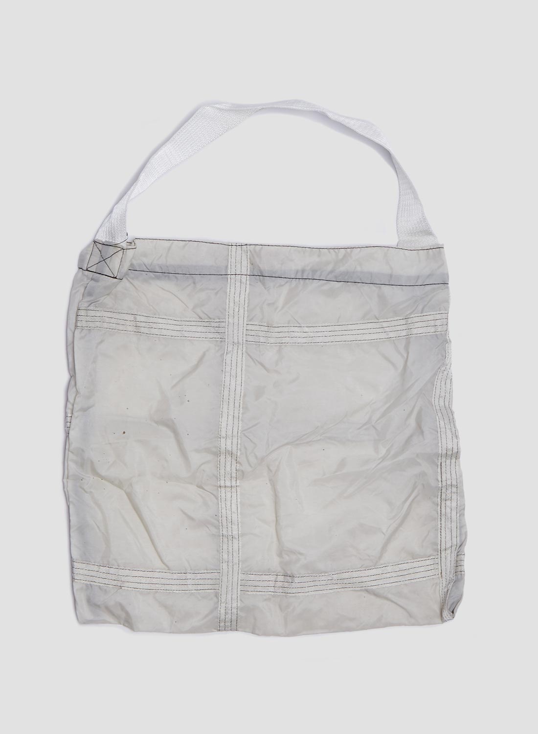 Puebco Recycled Vintage Parachute Light Bag White - 2