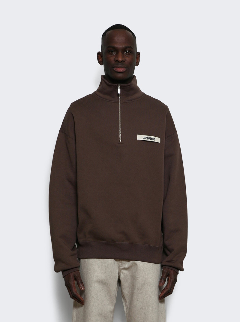 JACQUEMUS The Gros Grain Zipped Roll Neck Sweatshirt Dark Brown outlook
