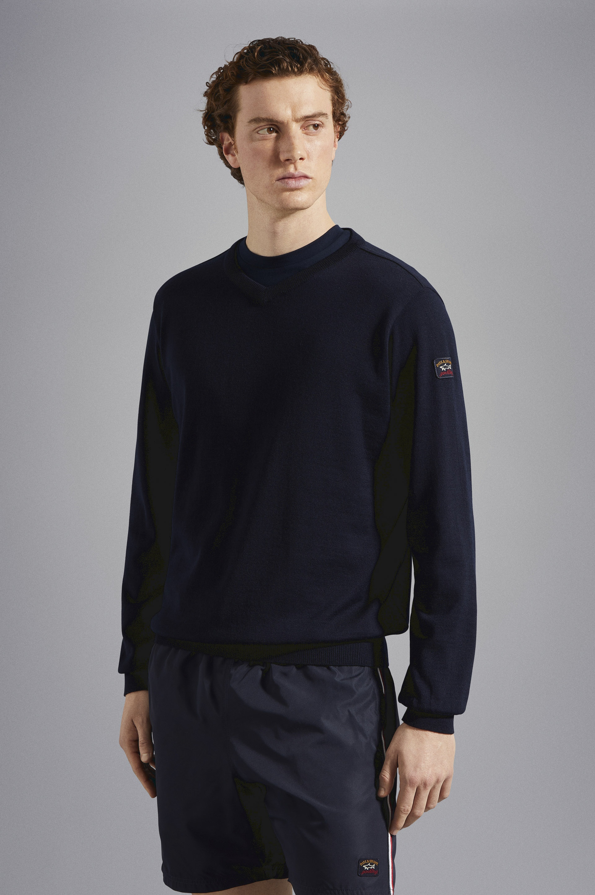 MERINO WOOL V-NECK WITH ICONIC BADGE - 6