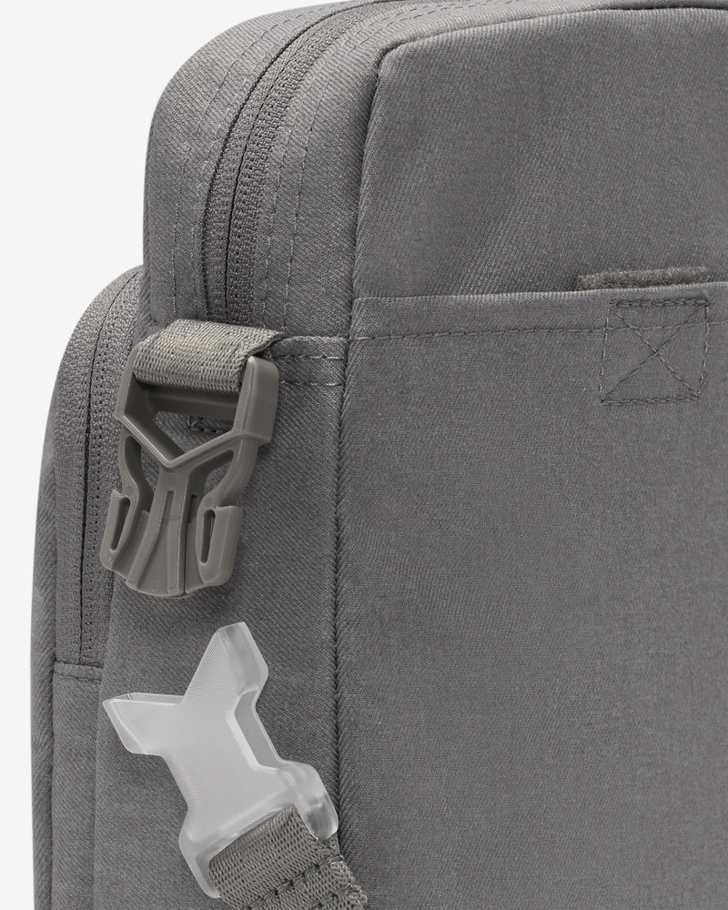 Nike Elemental Premium Crossbody Bag (4L) 8