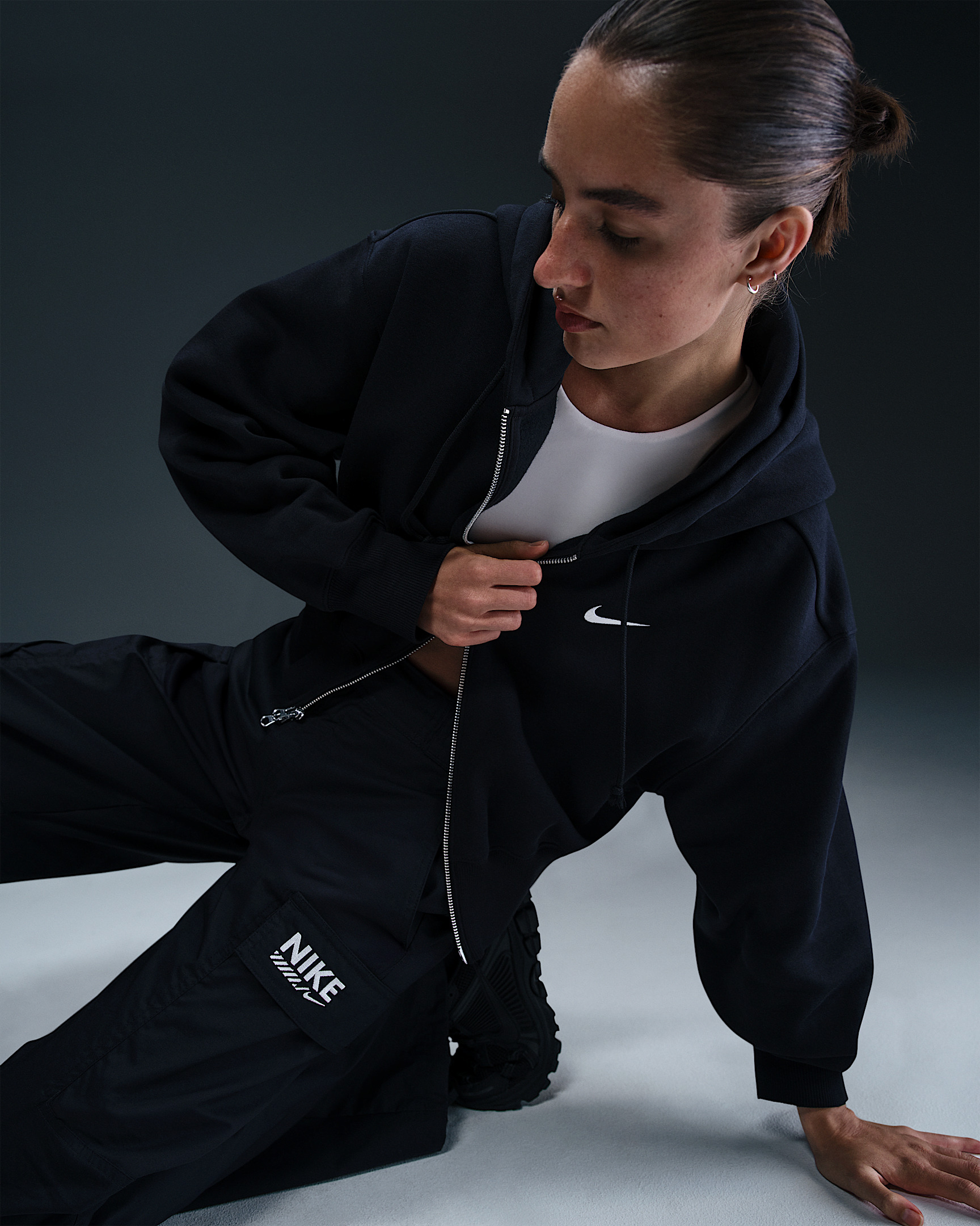 Nike Sportswear Phoenix Fleece Women's Loose Cropped Full-Zip Hoodie - 3